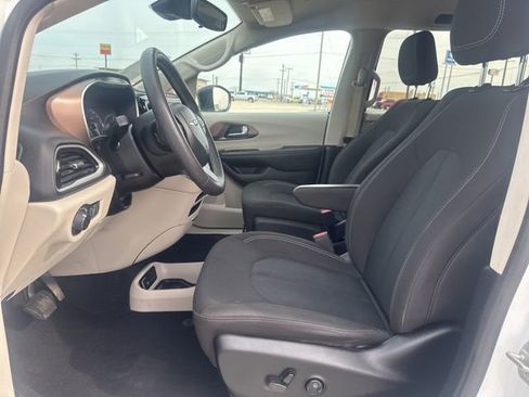 Used 2024 Chrysler Voyager LX FWD image 2