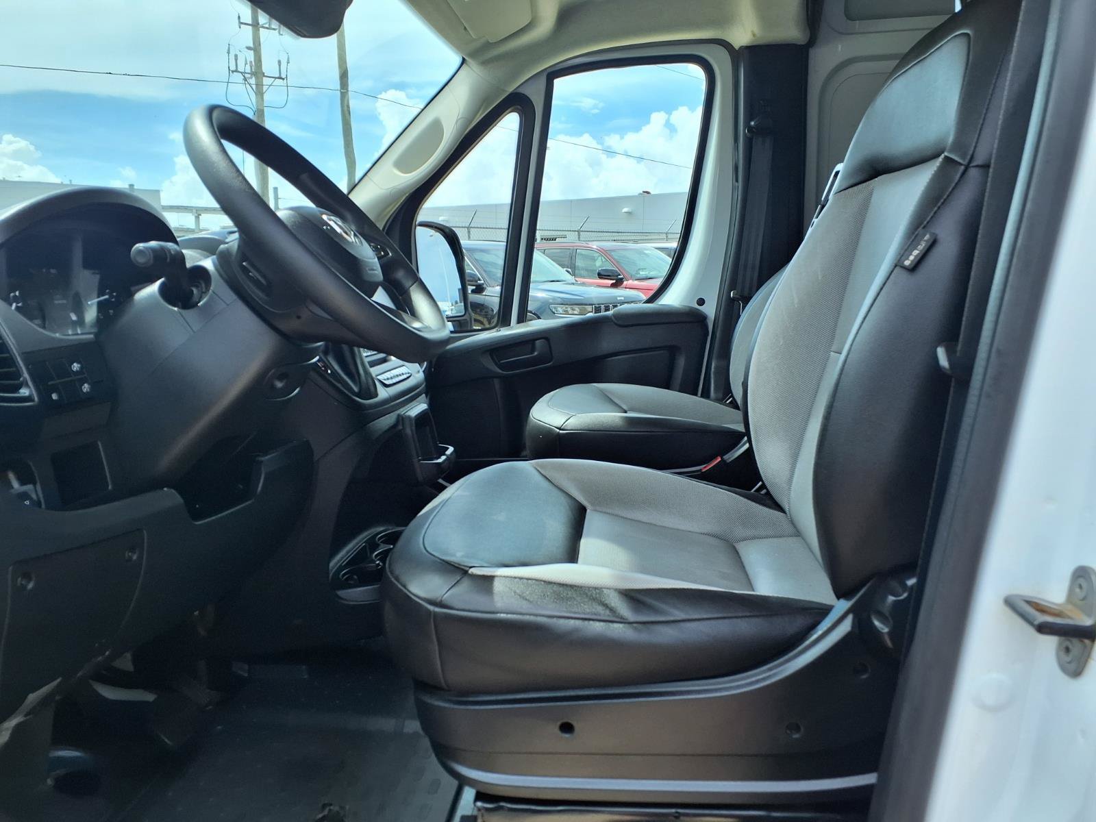 Used 2025 RAM ProMaster 2500 w/ Convenience Group FWD image 18