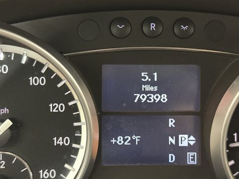 Used 2011 Mercedes-Benz R 350 4MATIC image 13
