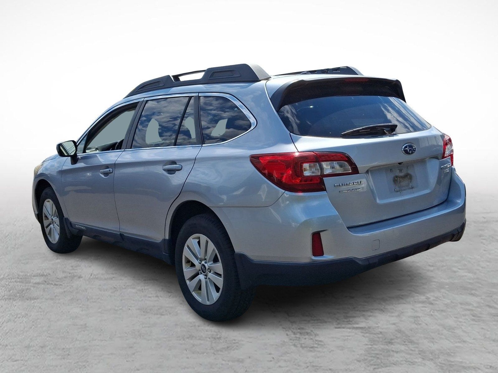 Used 2015 Subaru Outback 2.5i Premium AWD/4WD image 4