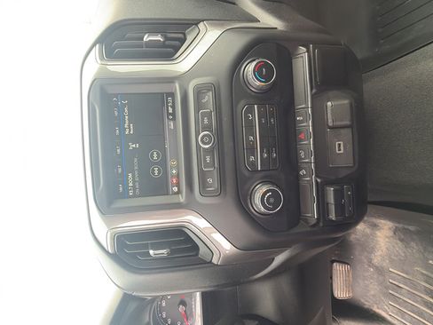 Used 2019 Chevrolet Silverado 1500 Custom Trail Boss w/ Custom Convenience Package AWD/4WD image 17