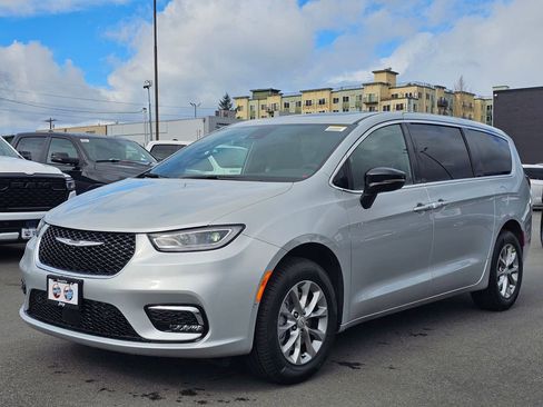 New 2026 Chrysler Pacifica Limited image 4