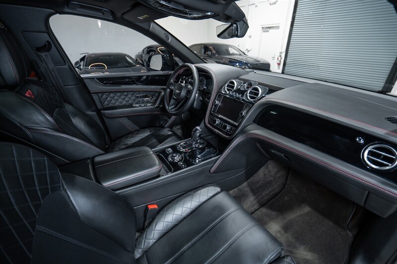 Used 2017 Bentley Bentayga AWD/4WD image 34