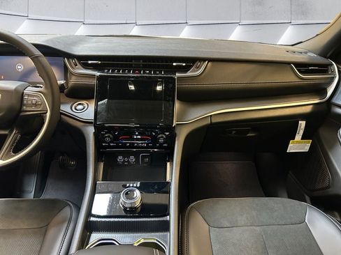 New 2025 Jeep Grand Cherokee Altitude AWD/4WD image 12