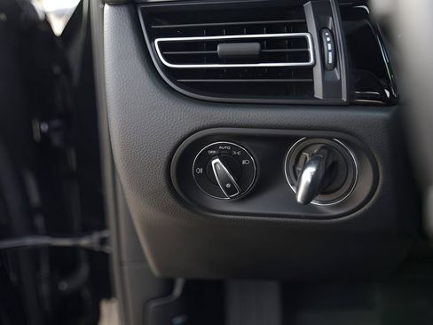 Used 2025 Porsche Macan image 15