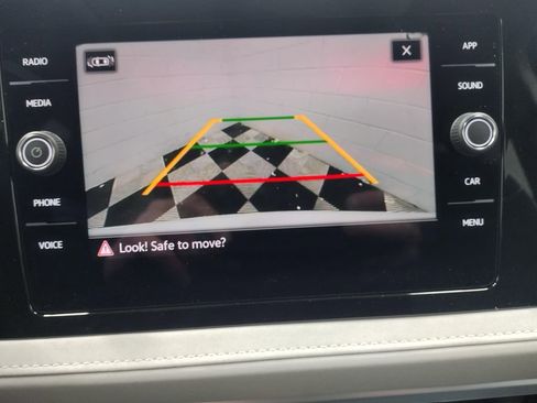 Used 2025 Volkswagen Taos SE image 10