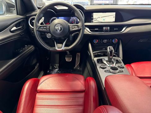 Used 2024 Alfa Romeo Stelvio Veloce AWD/4WD image 19