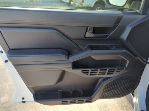 Certified 2024 Toyota Tacoma SR image 9