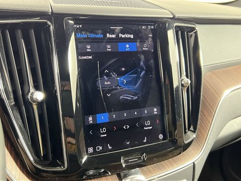 Certified 2023 Volvo XC60 B6 Ultimate w/ Protection Package Premier image 18