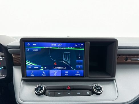 Used 2023 Ford Maverick Lariat w/ Lariat Luxury Package FWD image 4