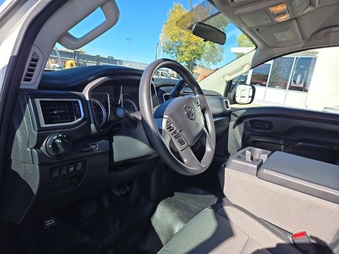 Used 2017 Nissan Titan S image 11