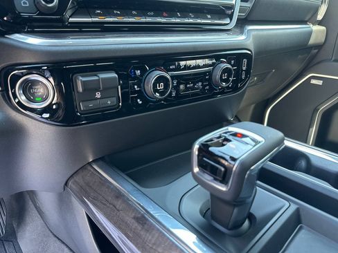 Used 2026 Chevrolet Silverado 1500 LTZ AWD/4WD image 17