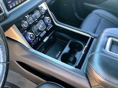 Used 2021 GMC Yukon Denali w/ Denali Premium Package image 14