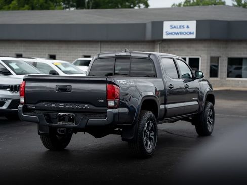 Used 2016 Toyota Tacoma TRD Sport AWD/4WD image 7