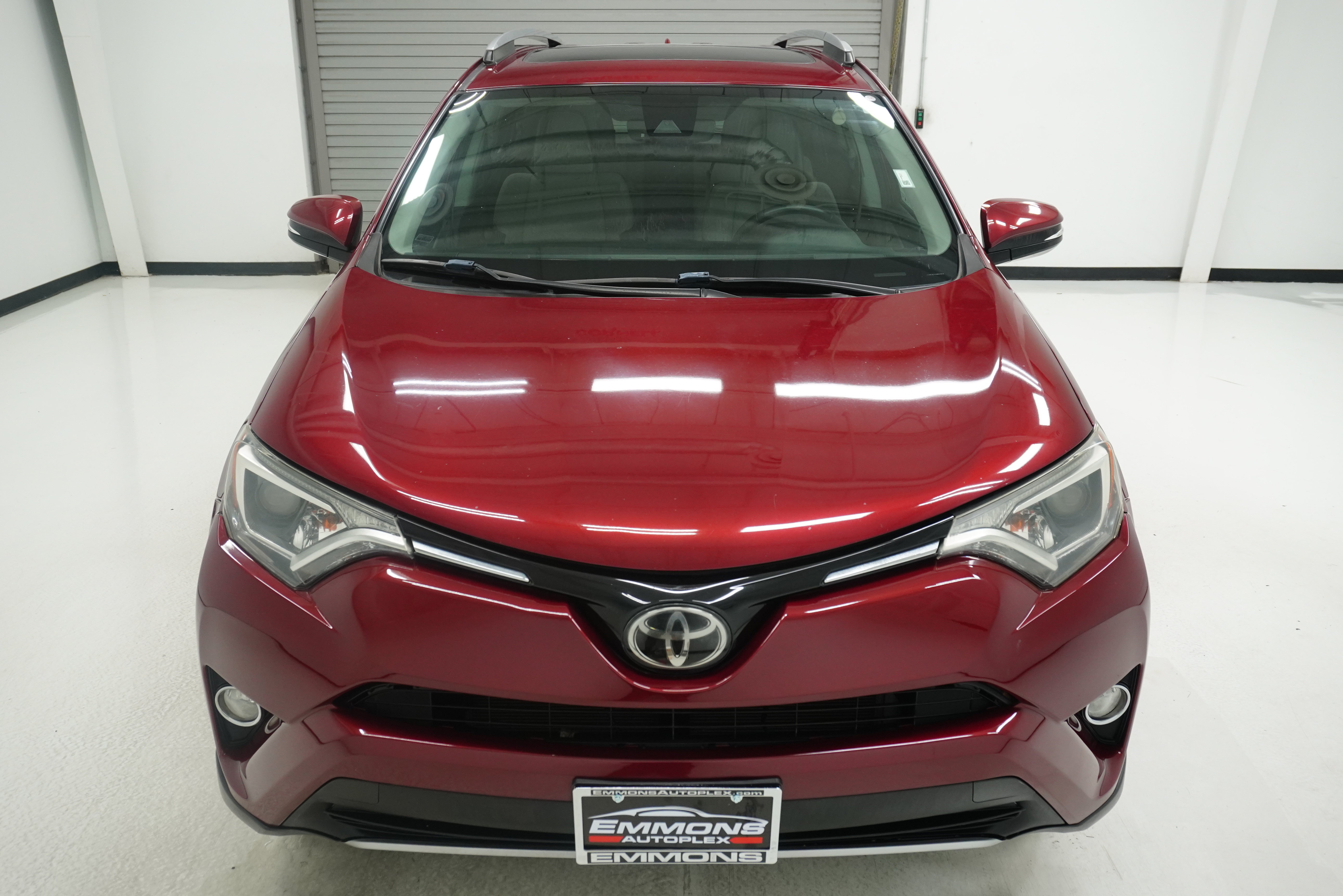 Used 2018 Toyota RAV4 XLE FWD image 2