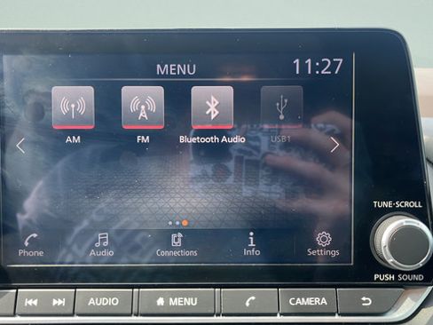 Used 2023 Nissan Rogue S AWD/4WD image 15