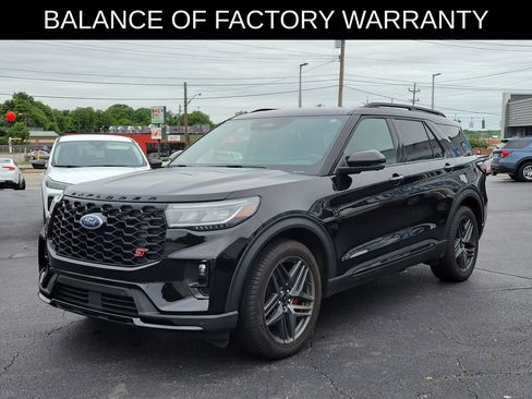 Used 2025 Ford Explorer ST AWD/4WD image 2