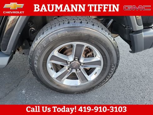 Used 2018 Jeep Wrangler Unlimited Sahara AWD/4WD image 25