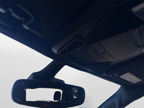 Used 2023 Chrysler Pacifica Limited w/ Uconnect Theater Family Group image 27