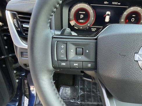 Used 2025 Nissan Rogue Platinum AWD/4WD image 11