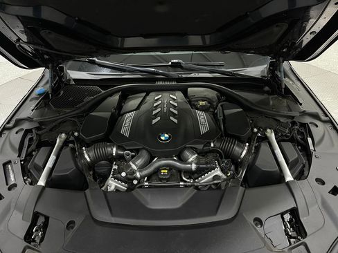 Used 2021 BMW 750i xDrive w/ Executive Package image 28