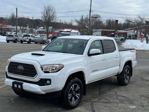 Used 2019 Toyota Tacoma TRD Sport image 1