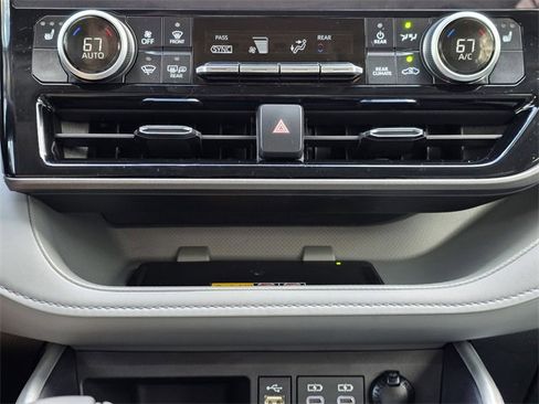 Used 2026 Toyota Highlander XLE image 17