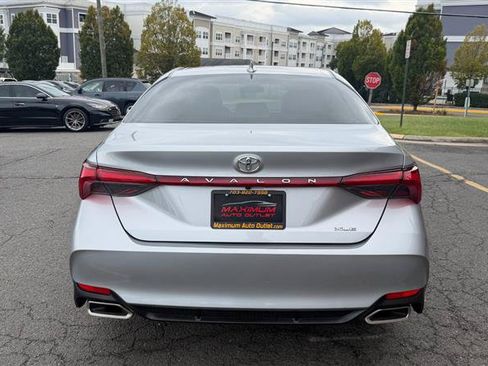 Used 2022 Toyota Avalon XLE w/ Moonroof Package FWD image 10