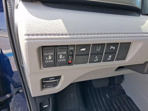 Used 2018 Honda Odyssey Touring image 27