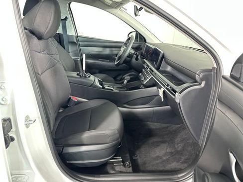 Certified 2025 Hyundai Tucson SE image 28