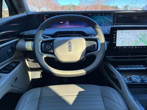 Used 2025 Lincoln Nautilus Reserve w/ Jet Appearance Package image 15