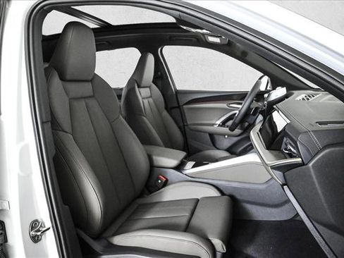 New 2025 Audi Q5 Premium Plus image 22