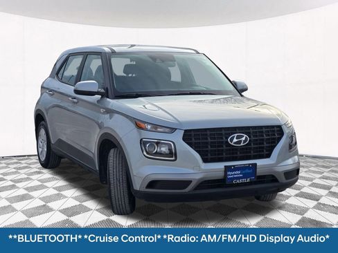 Certified 2022 Hyundai Venue SE image 4