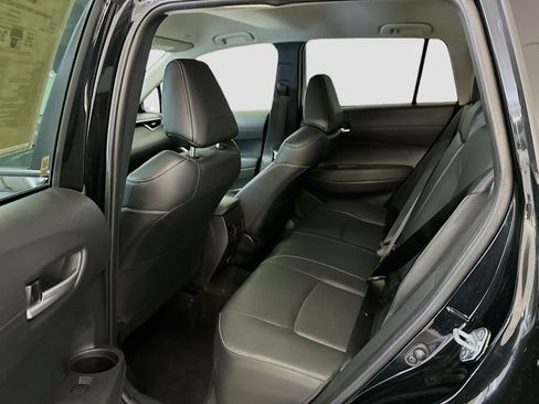 Used 2024 Toyota Corolla Cross XLE image 29