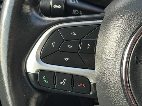 Used 2019 Jeep Compass Limited image 32