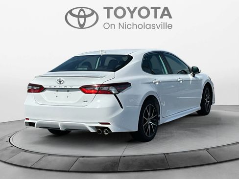 Used 2021 Toyota Camry SE FWD image 6