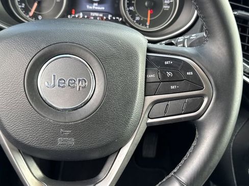 Used 2019 Jeep Cherokee Limited AWD/4WD image 16
