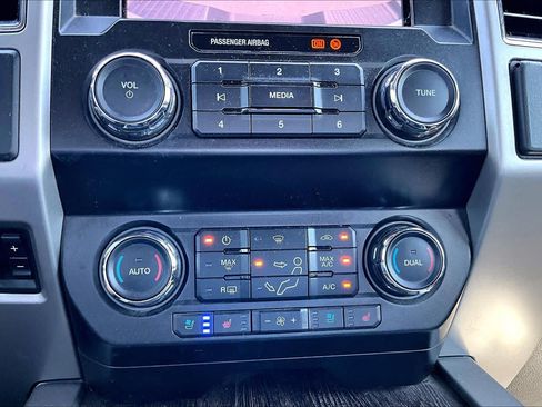 Used 2020 Ford F250 Lariat w/ Lariat Ultimate Package AWD/4WD image 34