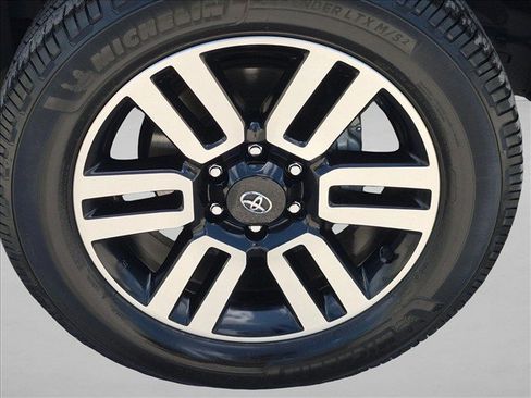 Used 2024 Toyota 4Runner Limited AWD/4WD image 24