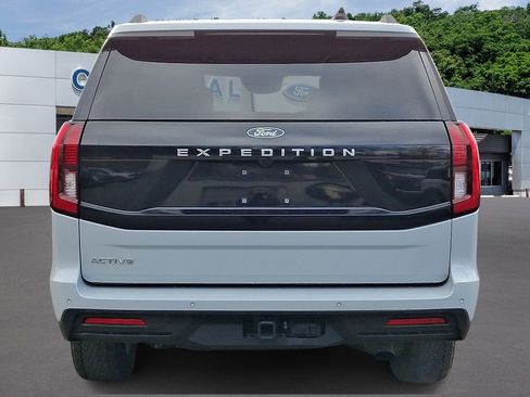Certified 2025 Ford Expedition Active AWD/4WD image 5
