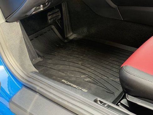 Used 2025 Porsche 718 Cayman w/ Sport Chrono Package image 23