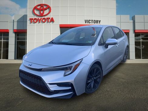 Used 2023 Toyota Corolla SE AWD/4WD image 2