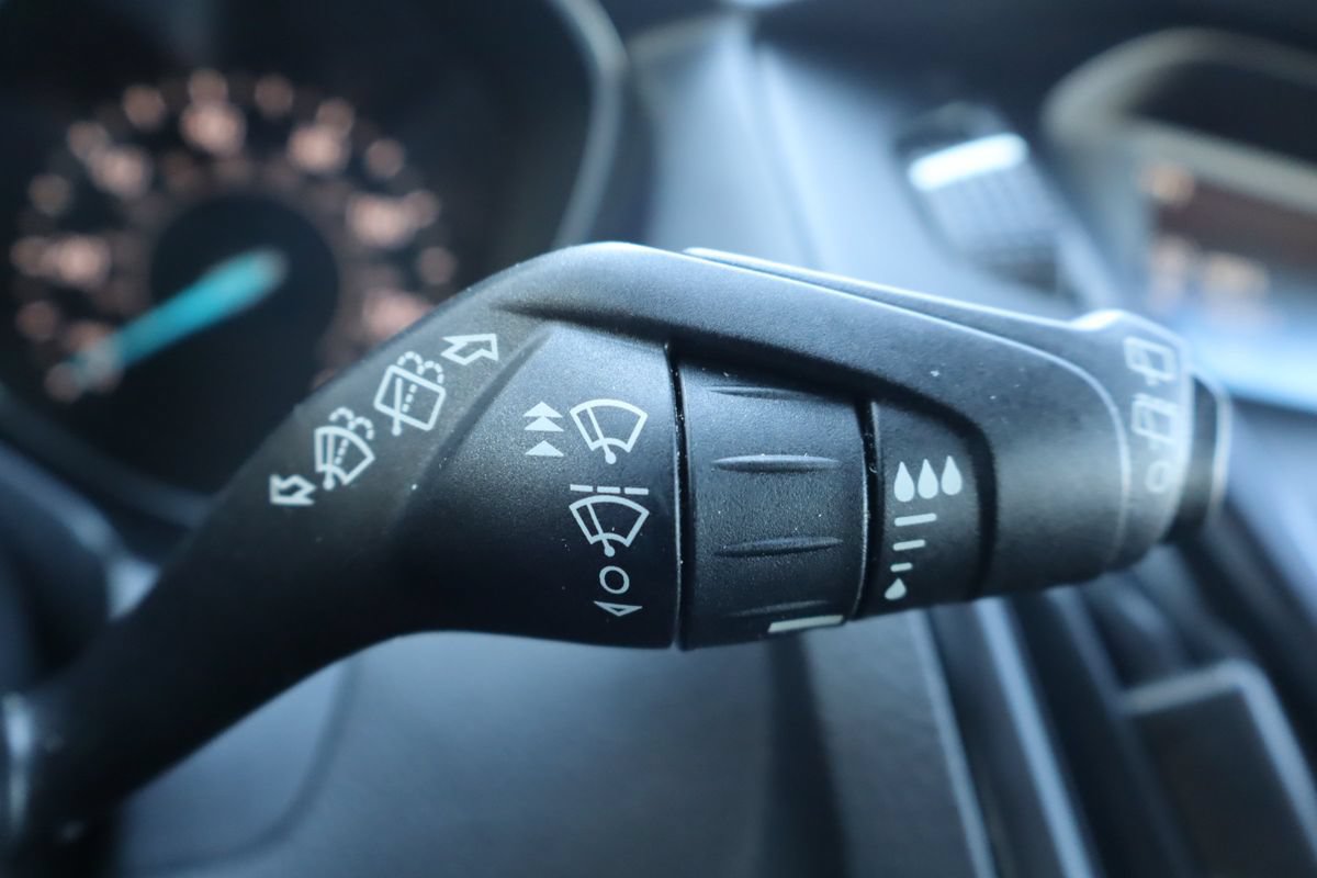 Used 2018 Ford Focus SE w/ Cold Weather Package FWD image 30