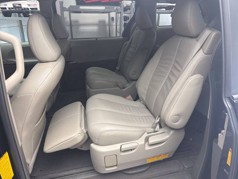 Used 2013 Toyota Sienna XLE AWD/4WD image 25