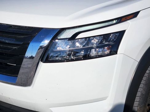 Used 2025 Nissan Pathfinder SV image 10