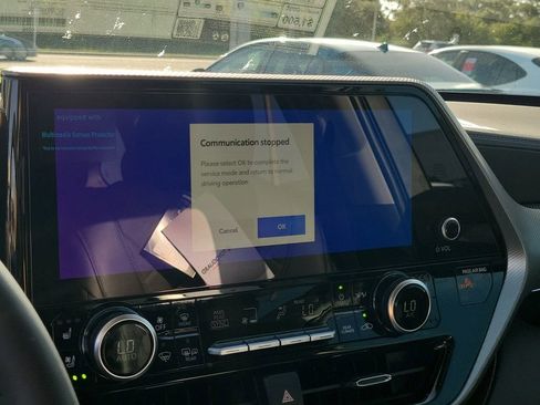 New 2025 Toyota Highlander Platinum image 22