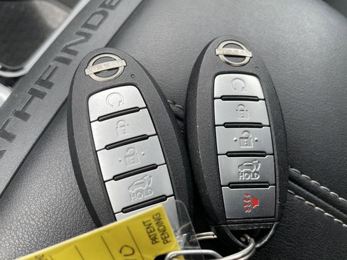 Used 2022 Nissan Pathfinder SL AWD/4WD image 37