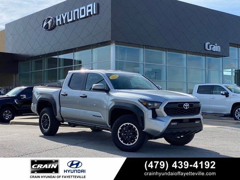 Used 2025 Toyota Tacoma TRD Off-Road AWD/4WD image 1