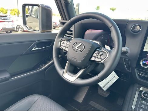 New 2026 Lexus GX 550 AWD/4WD image 13