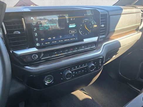 Used 2023 Chevrolet Silverado 1500 LT image 14